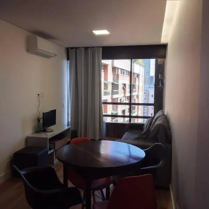 Apartamento Bem Localizado Em Pinheiros. Sao Paulo